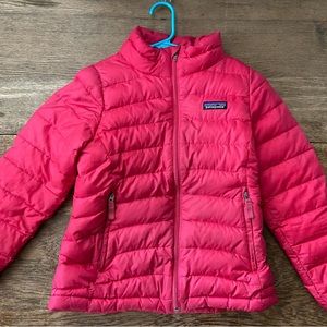 Patagonia size kid 8, puffer, coral/pink, super warm, stylish, high quality.